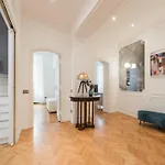 The Best Rent - Splendid Three-Bedroom Apartment Near The Trevi Fountain