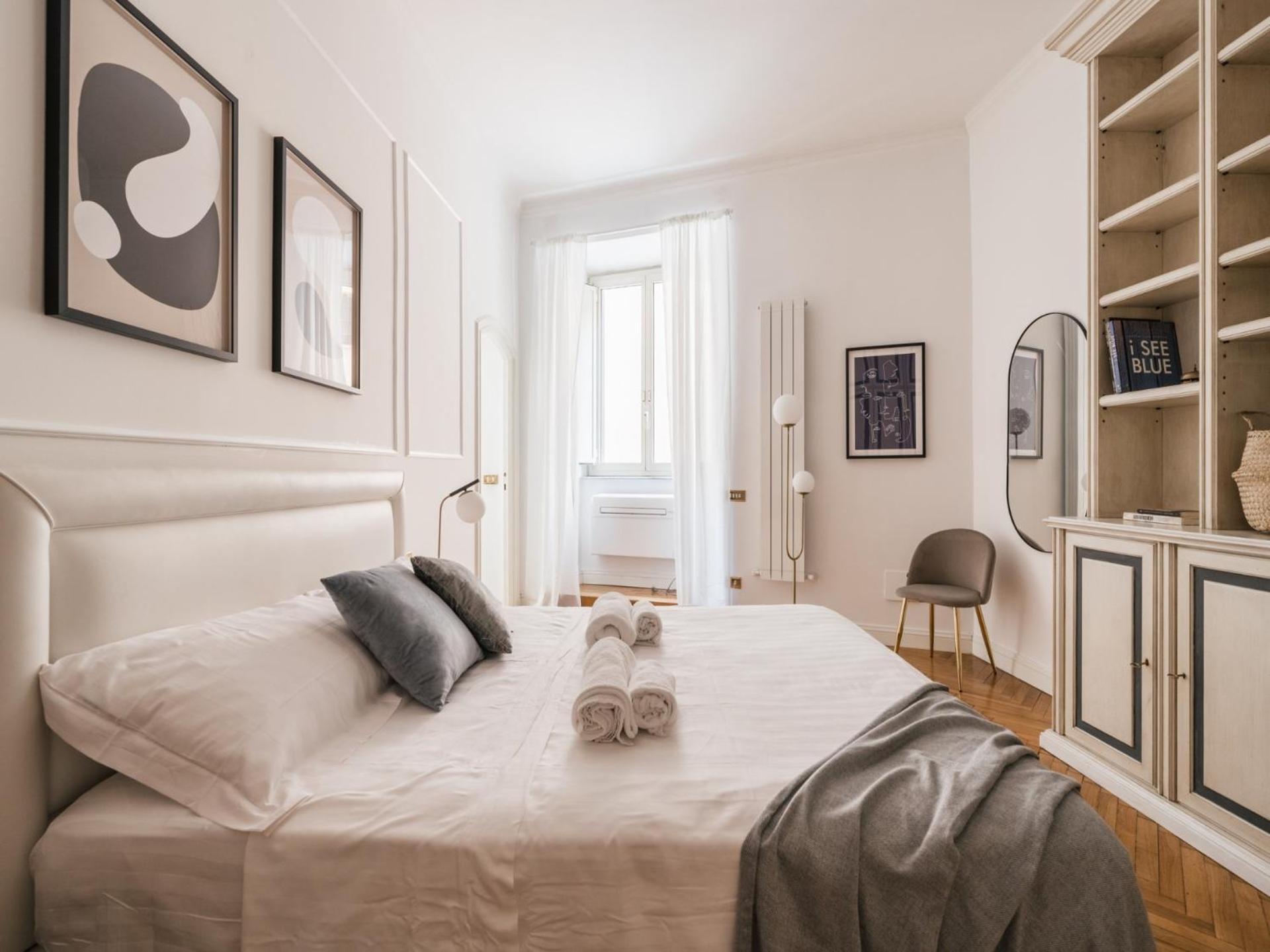 The Rent - Splendid Three-bedroom Near The Trevi Fountain * Rome