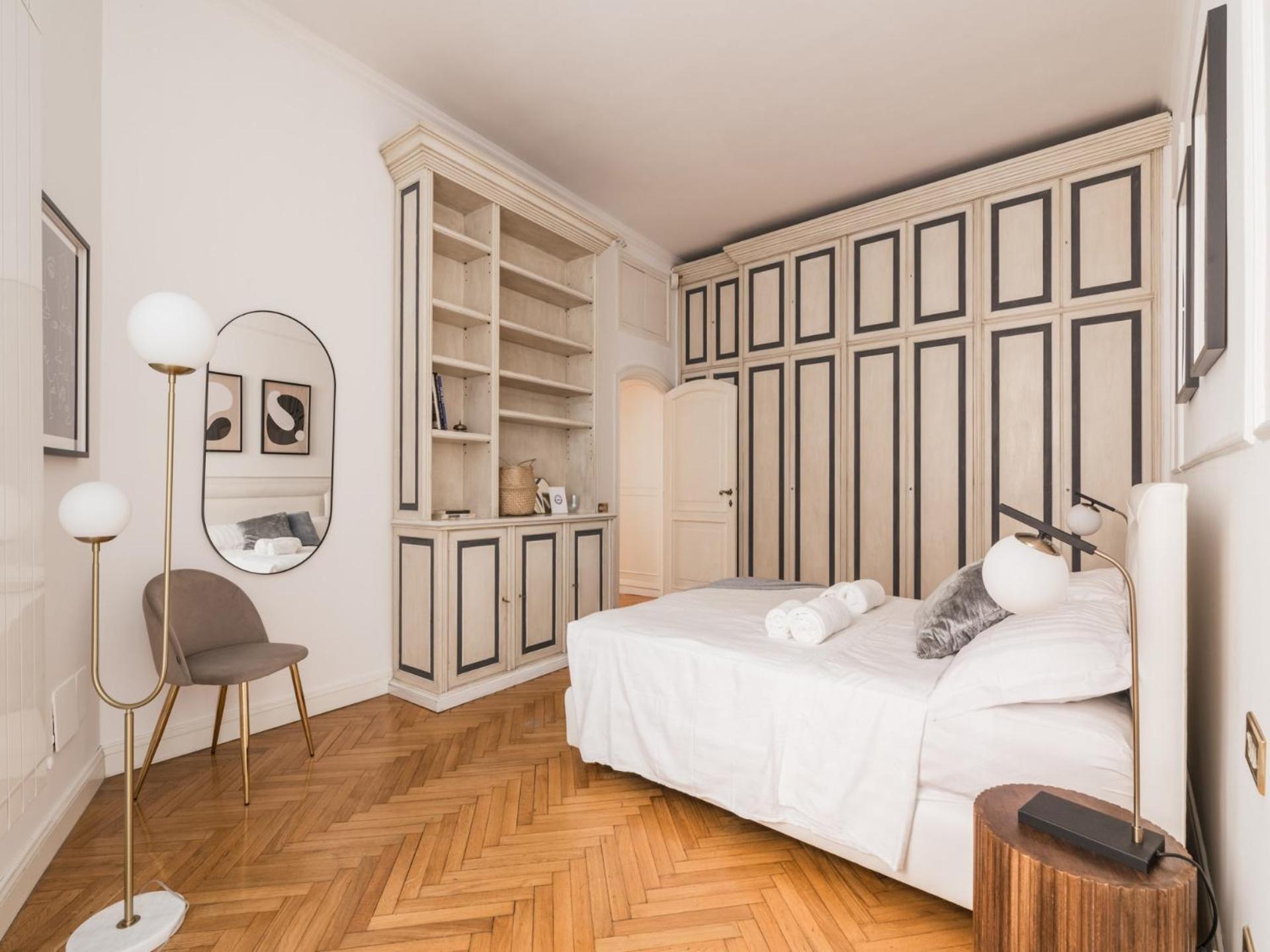 The Rent - Splendid Three-bedroom Near The Trevi Fountain Apartment