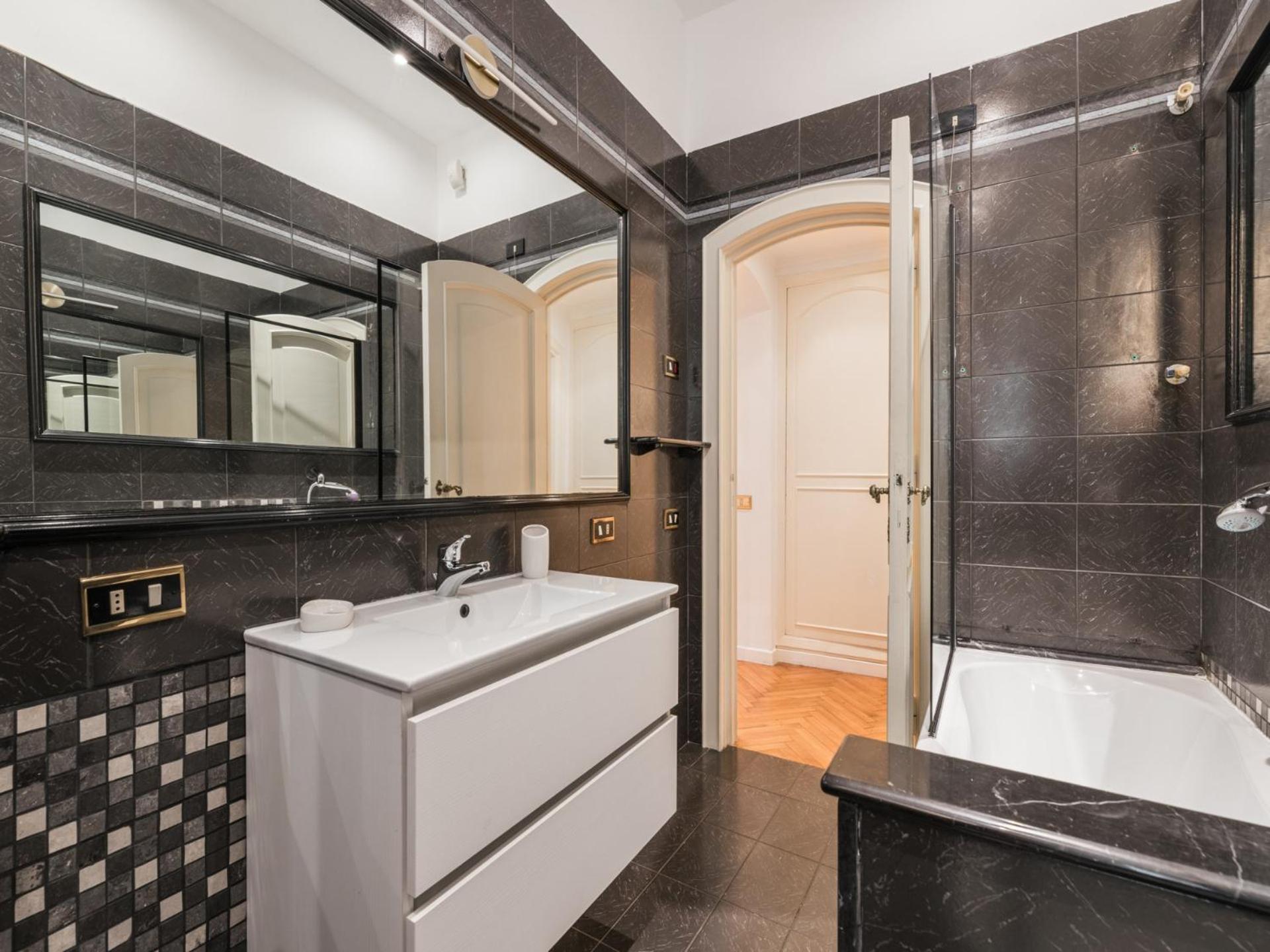 The Rent - Splendid Three-bedroom Near The Trevi Fountain Apartment Rome
