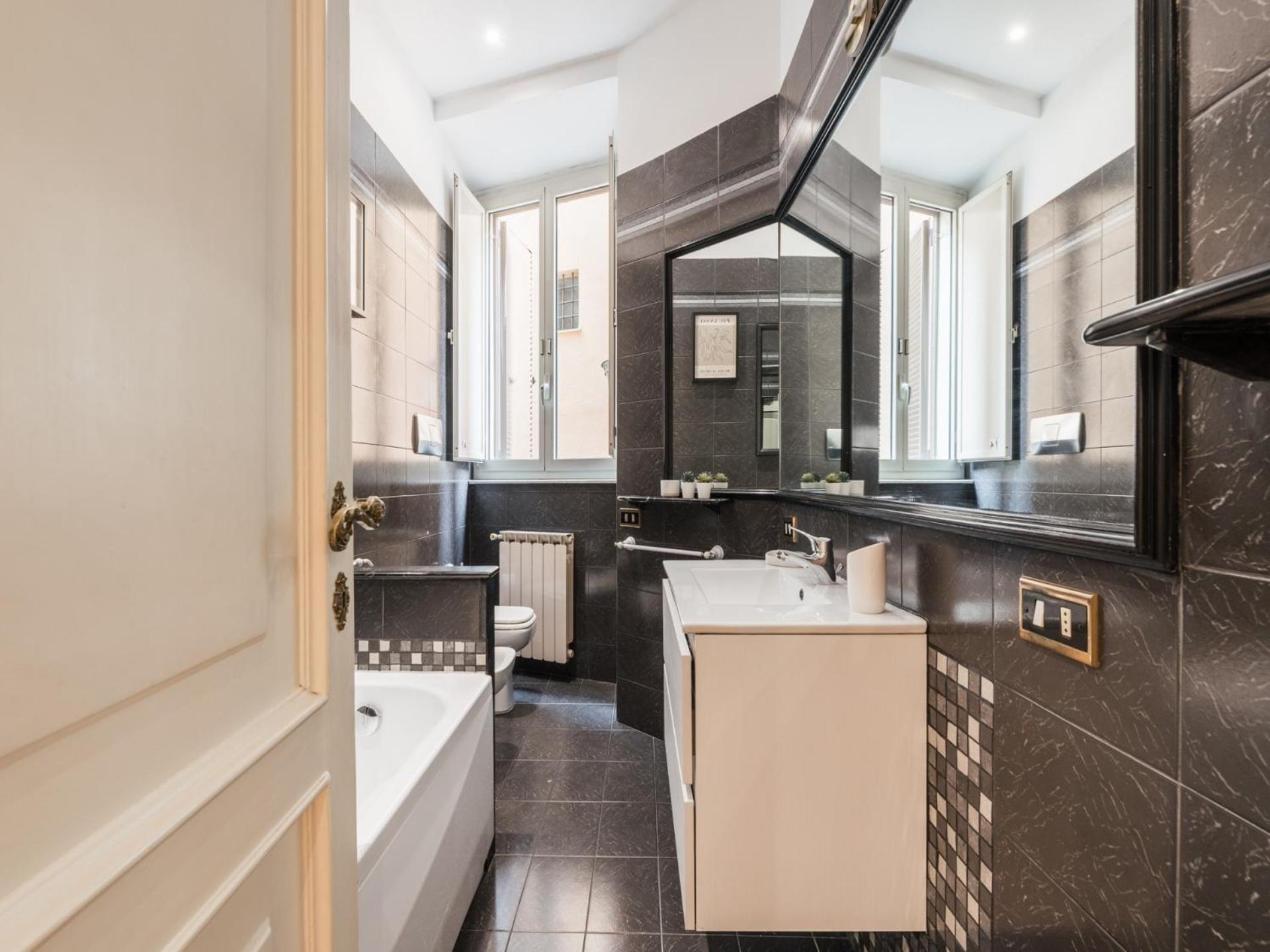 Apartment The Rent - Splendid Three-bedroom Near The Trevi Fountain Rome