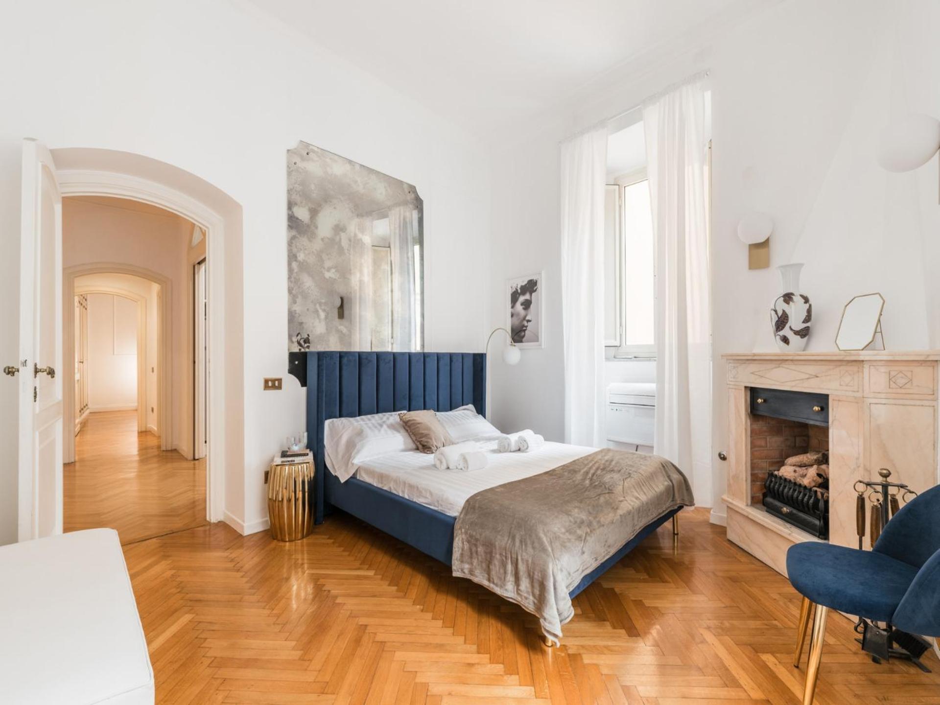 The Rent - Splendid Three-bedroom Near The Trevi Fountain * Rome