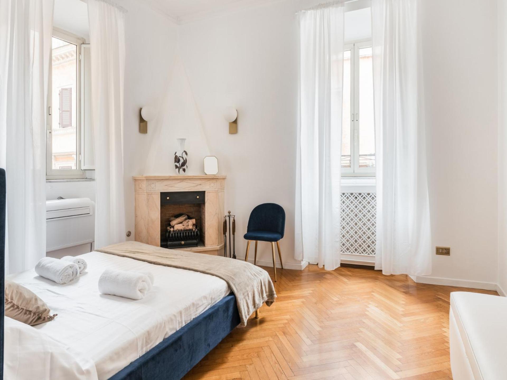 The Rent - Splendid Three-bedroom Near The Trevi Fountain